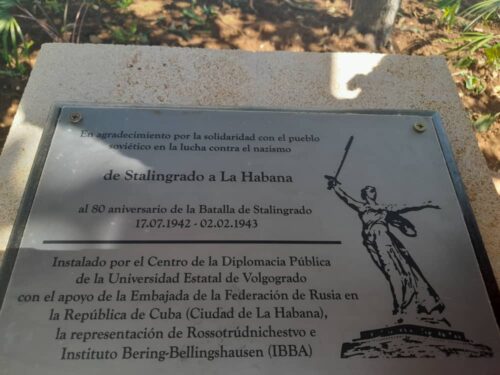 tarja-en-cuba-agradece-solidaridad-con-el-pueblo-sovietico