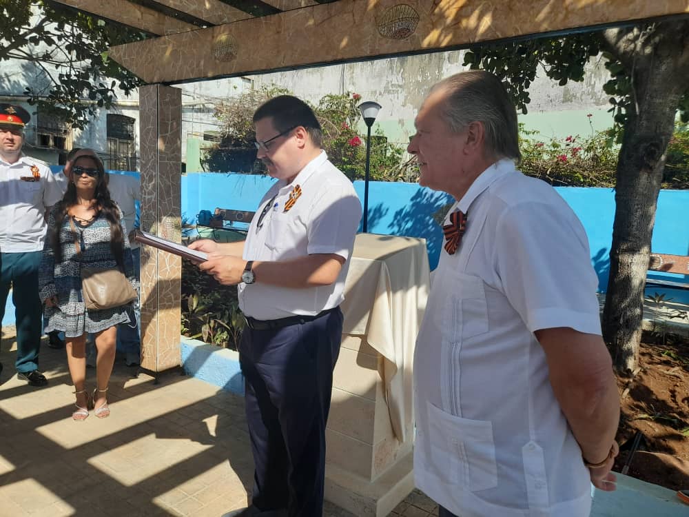 tarja-en-cuba-agradece-solidaridad-con-el-pueblo-sovietico