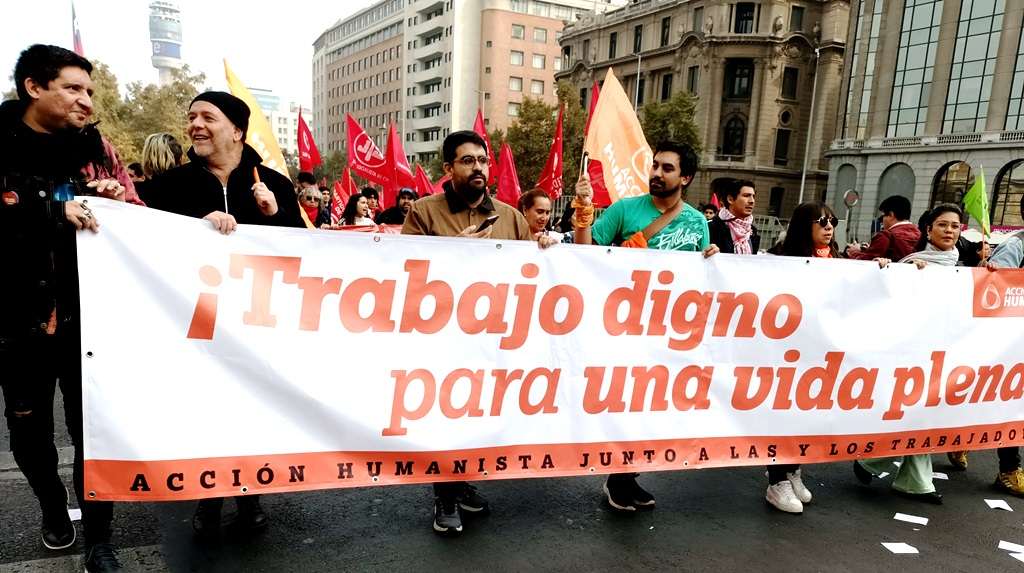 marcha-masiva-en-santiago-de-chile-en-el-dia-de-los-trabajadores