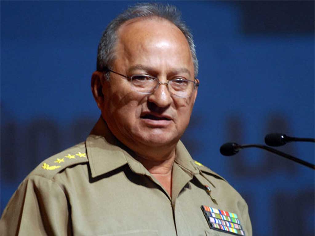 conceden-a-general-de-cuba-medalla-por-independencia-de-angola