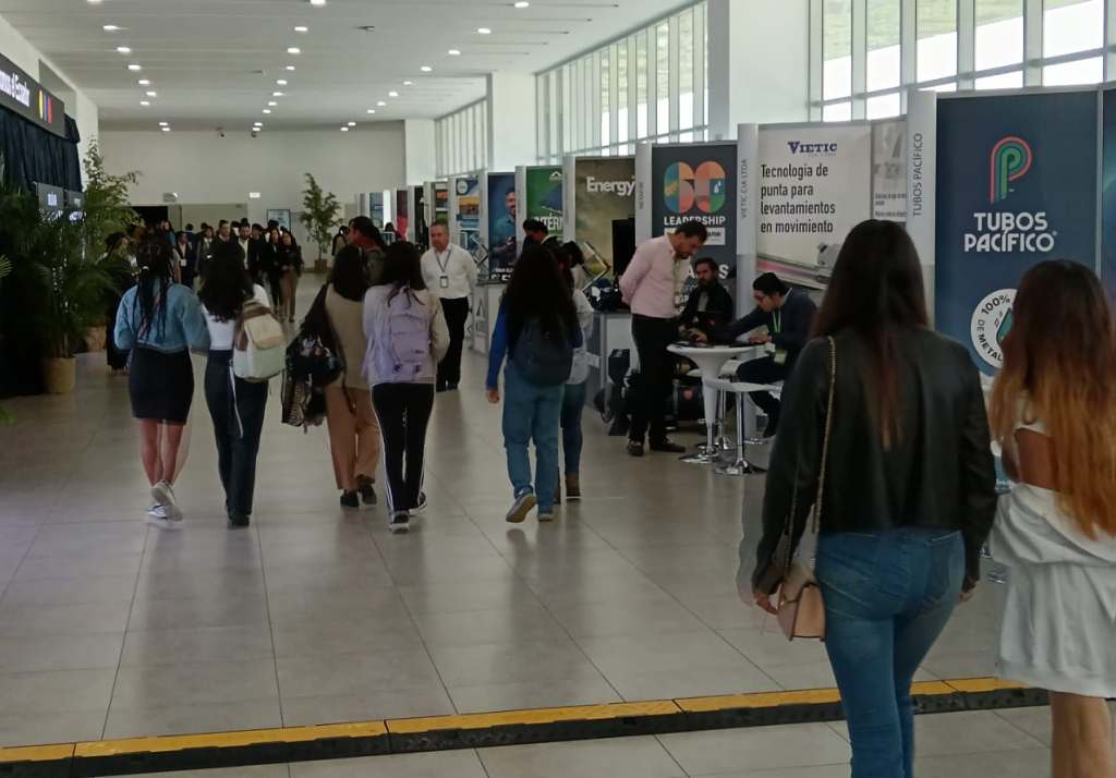 cumbre-en-ecuador-propone-proyectos-locales-contra-crisis-climatica