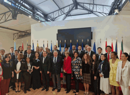 senado-frances-condecora-a-latinoamericanos-del-ambito-cultural