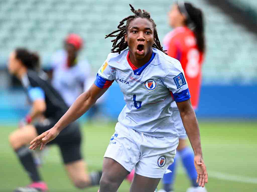 futbolista-de-haiti-seleccionada-mejor-jugadora-de-europa