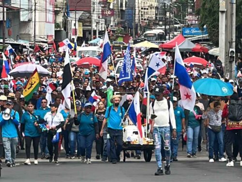 denuncian-a-presidente-panameno-por-lesion-a-la-patria