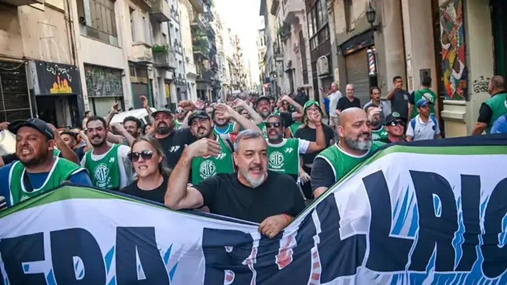 ministro-argentino-se-vanagloria-por-cesantear-a-50-mil-trabajadores