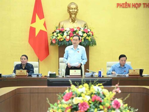 abultada-agenda-aborda-comite-permanente-del-parlamento-de-vietnam