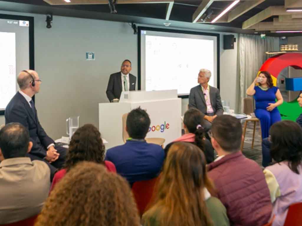 gobierno-de-colombia-otorga-becas-para-mejorar-habilidades-digitales