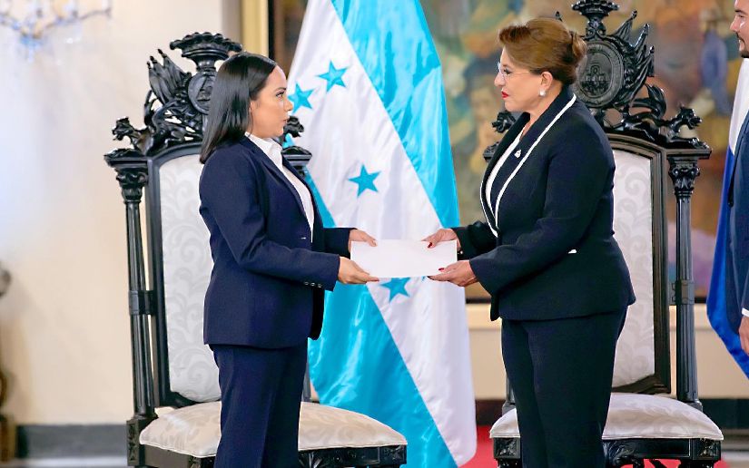 diplomatica-nicaraguense-presento-credenciales-a-presidenta-hondurena