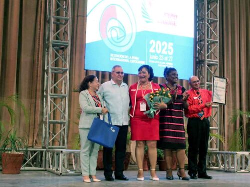 servicios-medicos-cubanos-resulto-multipremiado-en-expocaribe-2025