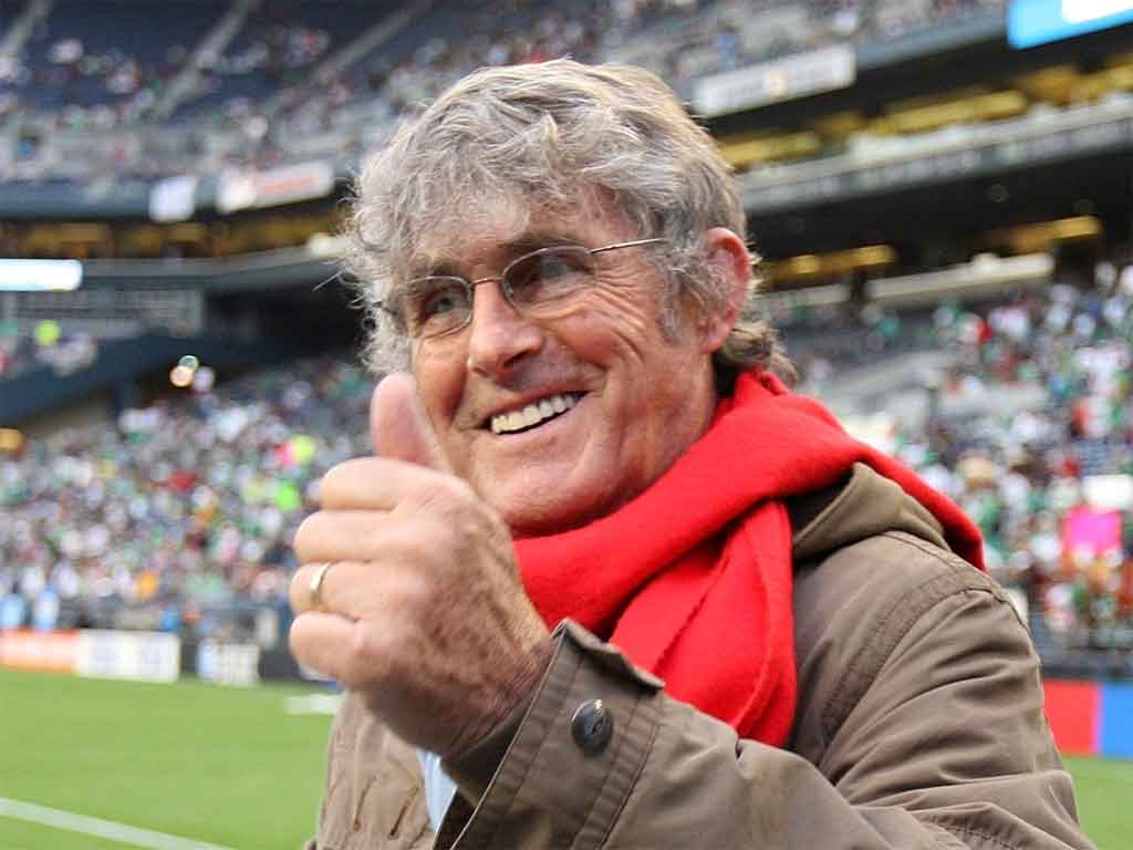 reciben-ticos-a-tecnico-serbio-del-futbol-local-en-el-mundial-de-1990