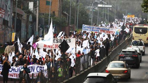 chilenos-marchan-hasta-el-congreso-por-mejoras-en-la-educacion