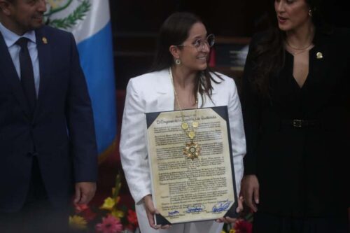 vicepresidenta-entrego-orden-a-tres-notables-deportistas-de-guatemala
