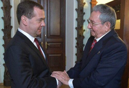ex-presidente-ruso-medvedev-felicita-a-raul-castro-por-su-cumpleanos
