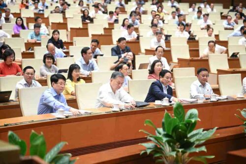 parlamento-de-vietnam-modifica-constitucion-por-unanimidad