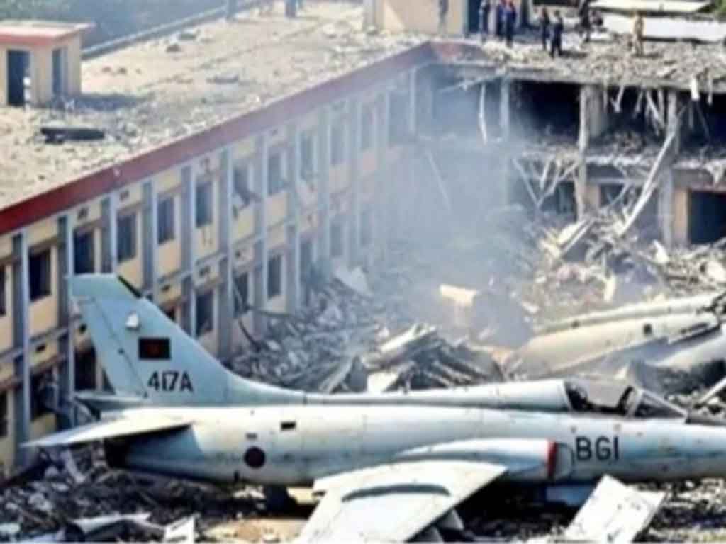 ascienden-a-27-fallecidos-por-accidente-aereo-en-bangladesh