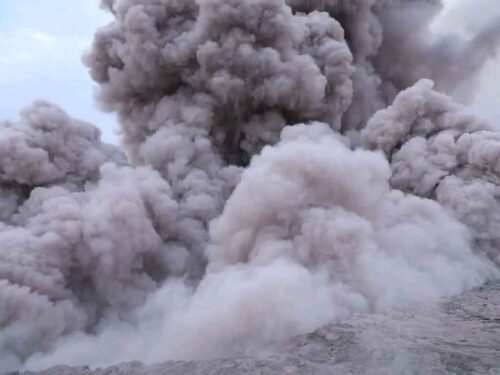 erupcion-volcanica-en-afar-etiopia-atrae-a-visitantes-foraneos