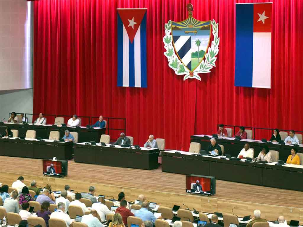 pleno-del-partido-comunista-analiza-criticamente-realidad-de-cuba