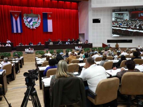 cuba-reforma-constitucion-y-suprime-limite-de-edad-para-presidente