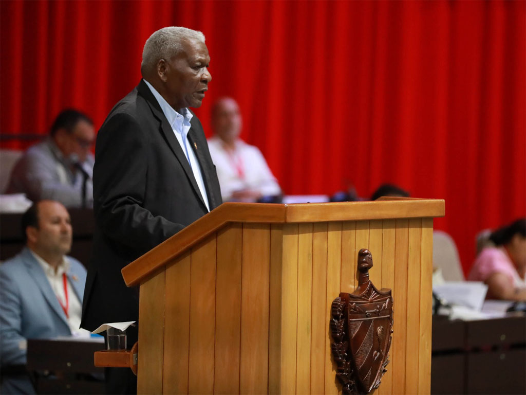 cuba-reforma-constitucion-y-suprime-limite-de-edad-para-presidente