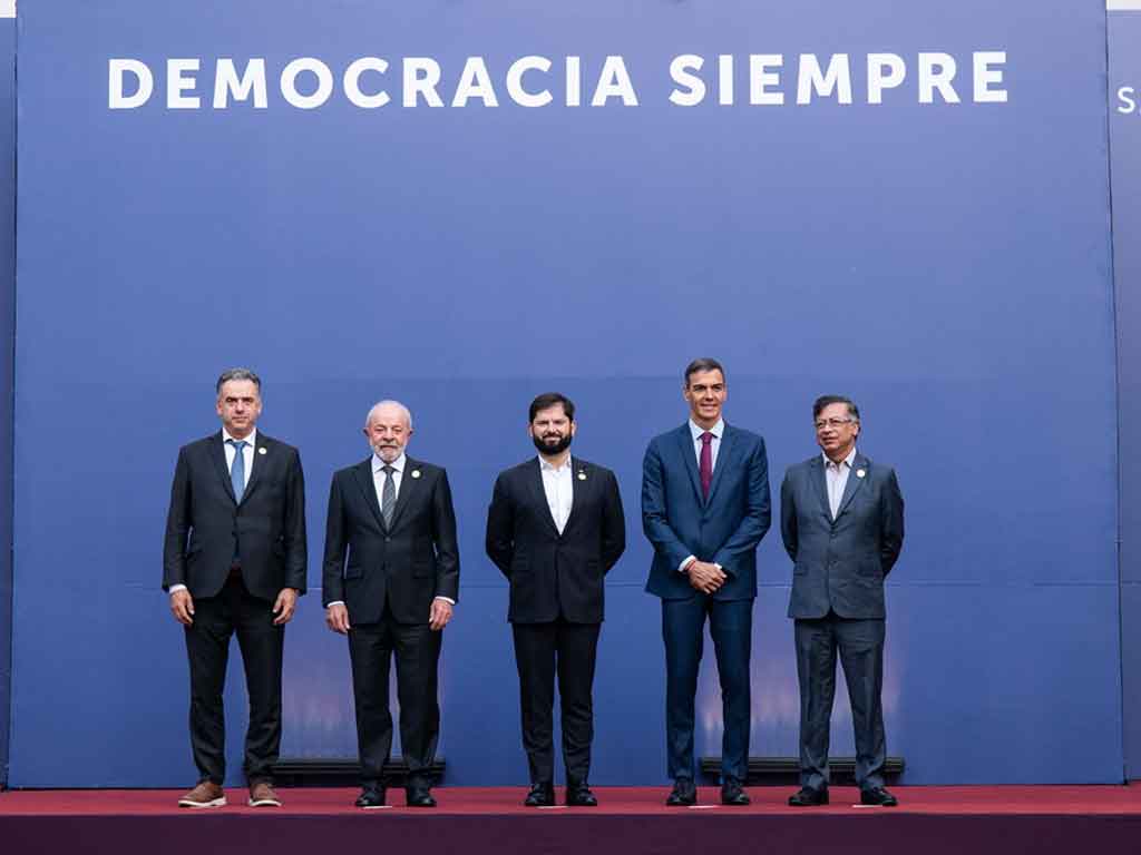 ultraderecha-y-desigualdad-amenazan-la-democracia-senalan-en-chile