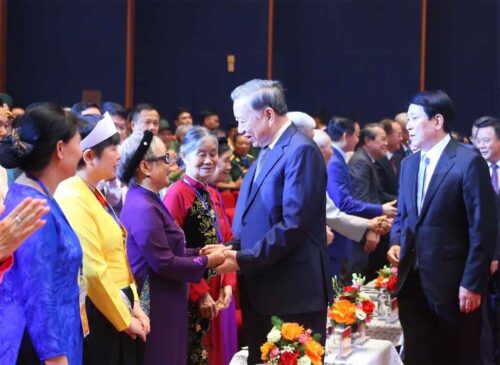 vietnam-homenajea-a-personas-con-servicios-meritorios-a-la-patria