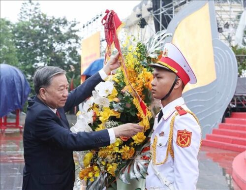 homenaje-en-vietnam-a-exlider-partidista-e-iniciador-de-renovacion