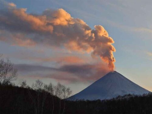 potente-terremoto-en-kamchatka-activo-el-volcan-kliuchevskaya