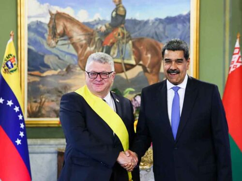presidente-de-venezuela-condecora-a-embajadores-de-libano-y-belarus