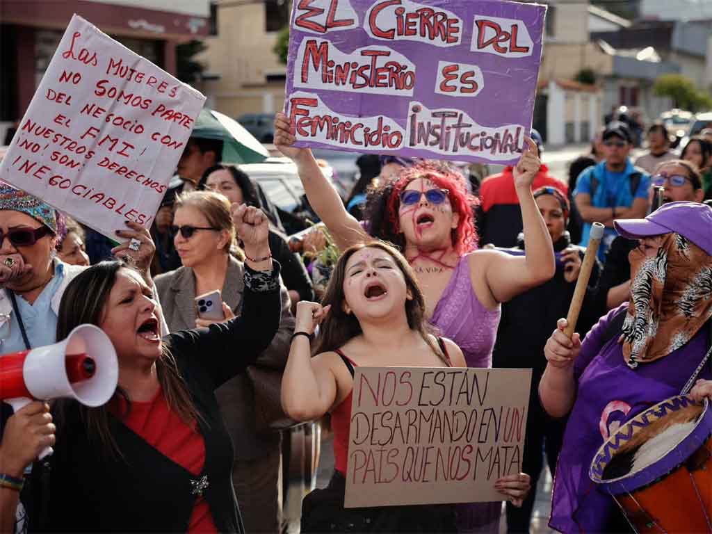 protesta-en-ecuador-contra-unificacion-del-ministerio-de-la-mujer