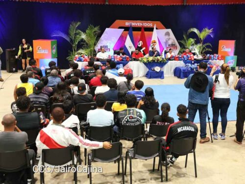 entregan-en-nicaragua-materiales-deportivos-para-escuelas-de-boxeo