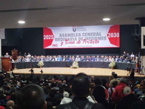 martin-esparza-sigue-liderando-sindicato-mexicano-de-electricistas