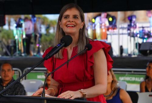 exministra-tica-formaliza-precandidatura-por-el-oficialismo