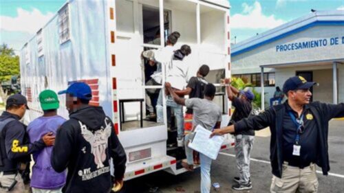 cifra-diaria-de-haitianos-deportados-desde-dominicana-no-baja-de-mil
