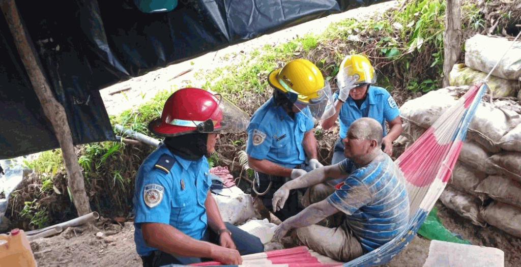 nicaragua-rescatan-con-vida-a-cuatro-hombres-atrapados-en-una-mina