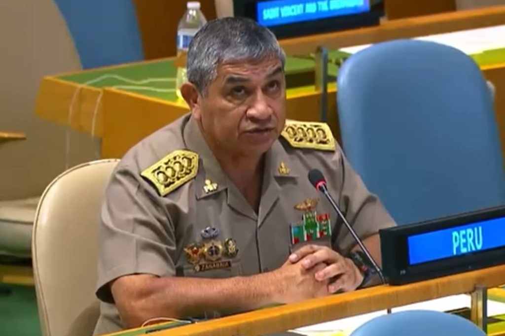 fiscalia-pide-suspender-jefe-de-policia-de-peru-por-explotar-agentes