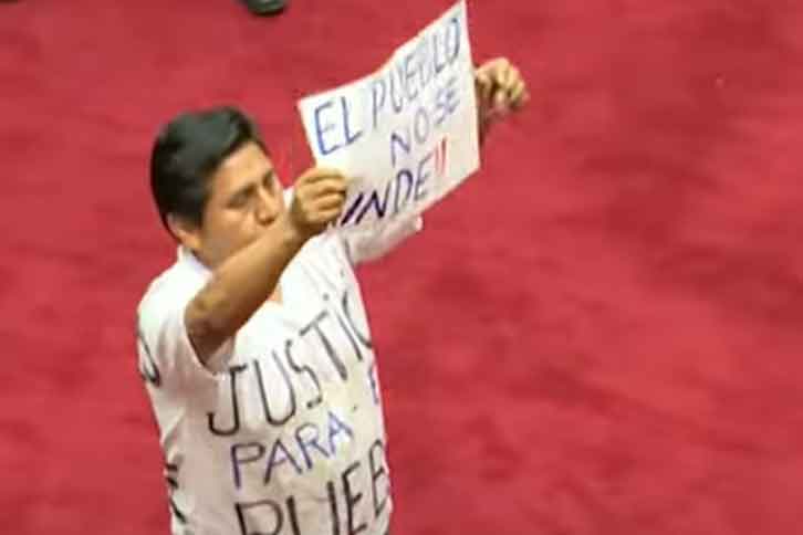 protestan-durante-mensaje-de-presidenta-de-peru