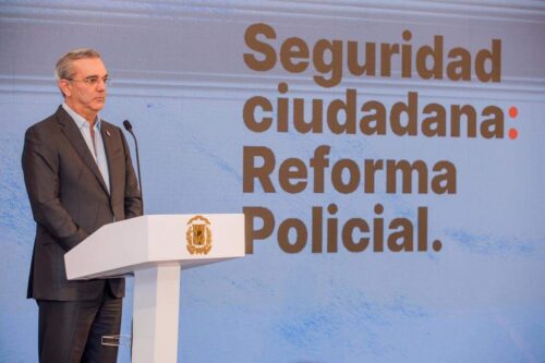 presidente-dominicano-presentara-plan-de-reforma-policial-en-agosto