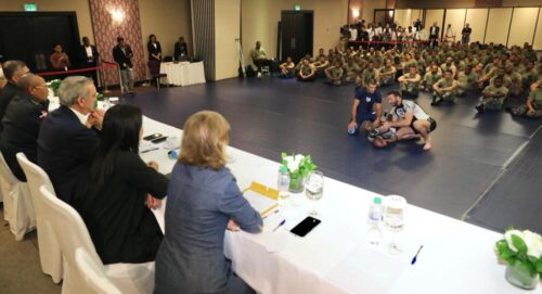 presidente-dominicano-clausura-curso-defensa-personal-para-policias