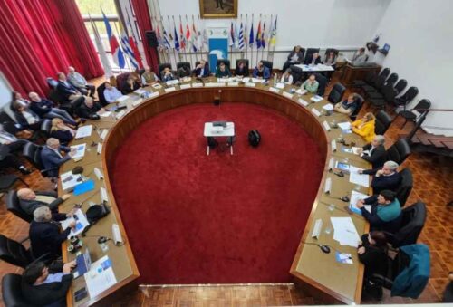 gobierno-y-congreso-de-indendentes-de-uruguay-consiguen-acuerdo-2