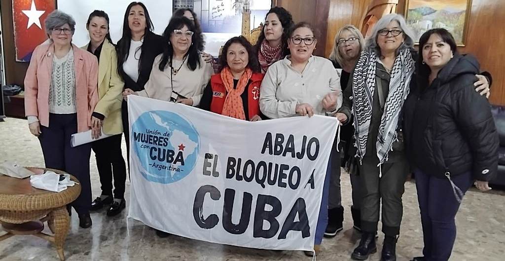 senadora-y-escritora-argentinas-saludan-a-la-fmc