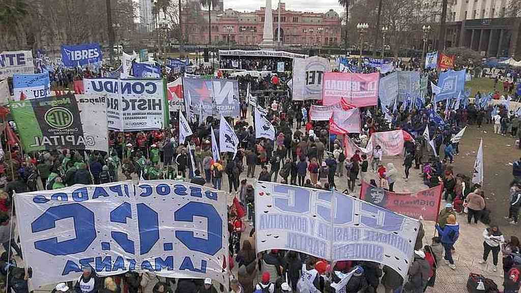 millares-de-argentinos-piden-pan-y-trabajo-a-san-cayetano