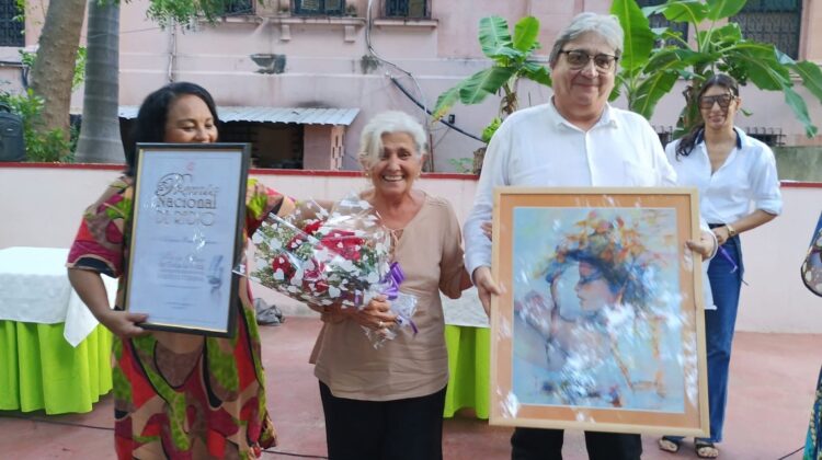 recibe-destacada-locutora-cubana-premio-nacional-de-radio-2025