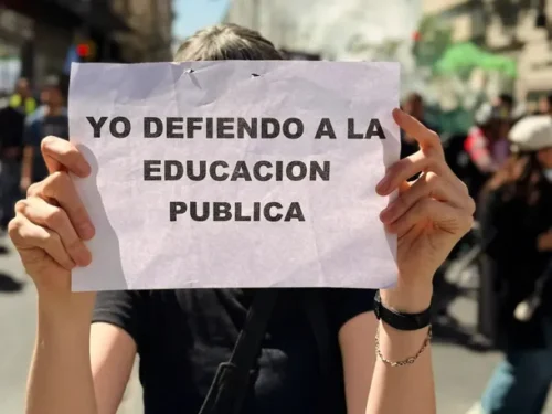 instan-a-milei-respetar-la-ley-de-financiamiento-universitario