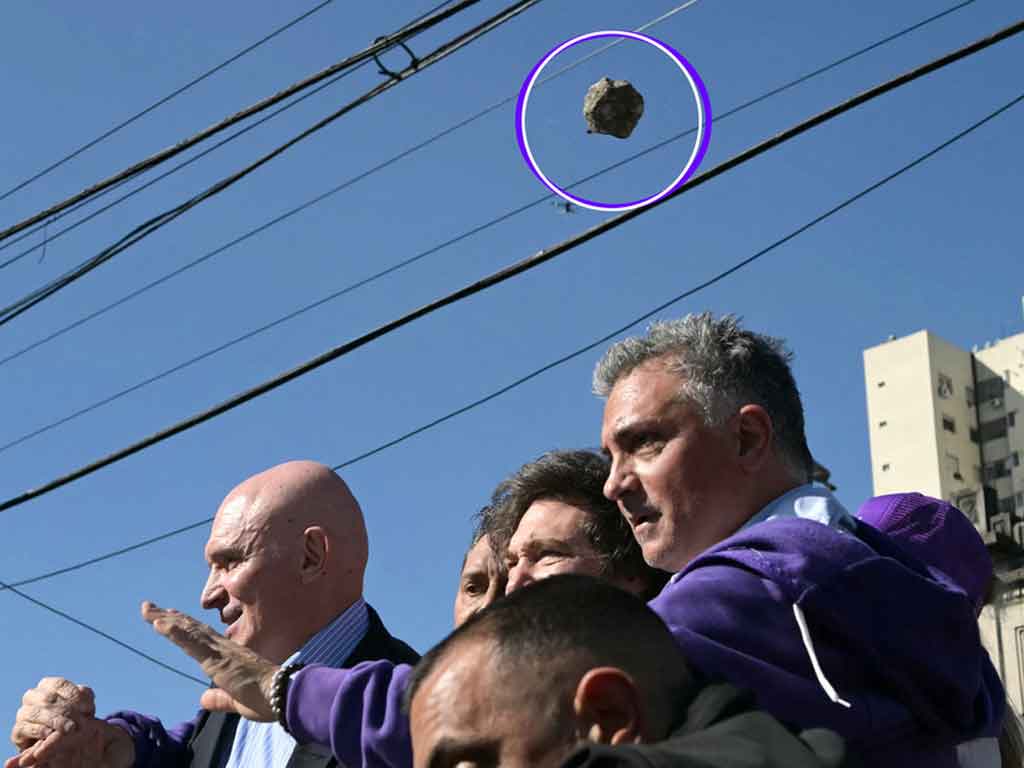 la-caravana-de-milei-en-lomas-de-zamora-apedreada-y-abucheada