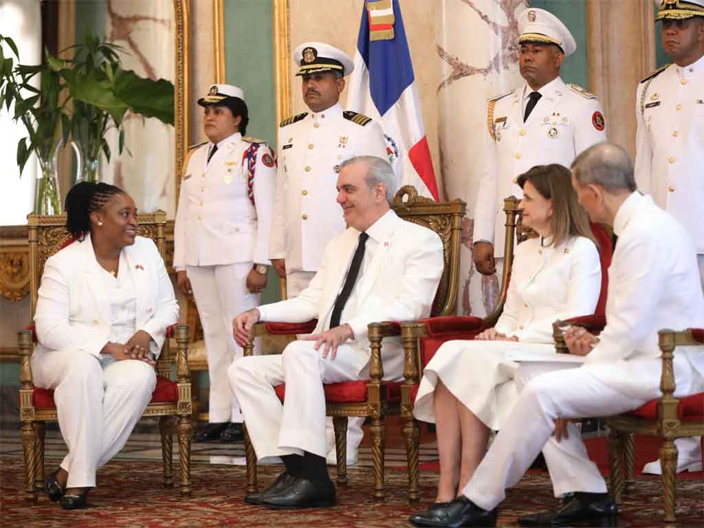 presidente-dominicano-recibe-cartas-credenciales-de-siete-embajadores-3