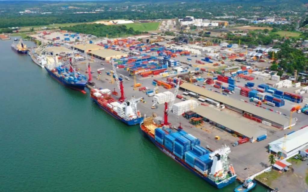 mantienen-bloqueo-en-puerto-santo-tomas-de-castilla-guatemala