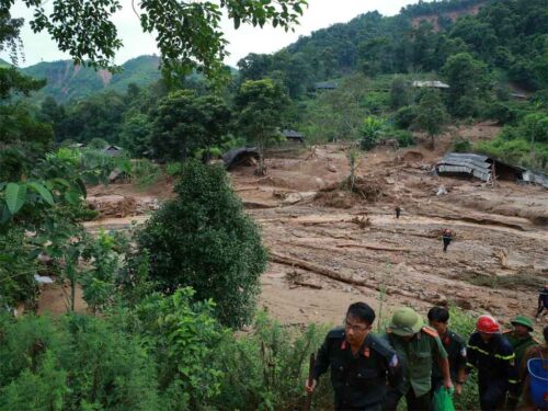 ascienden-a-ocho-los-muertos-por-inundaciones-en-vietnam