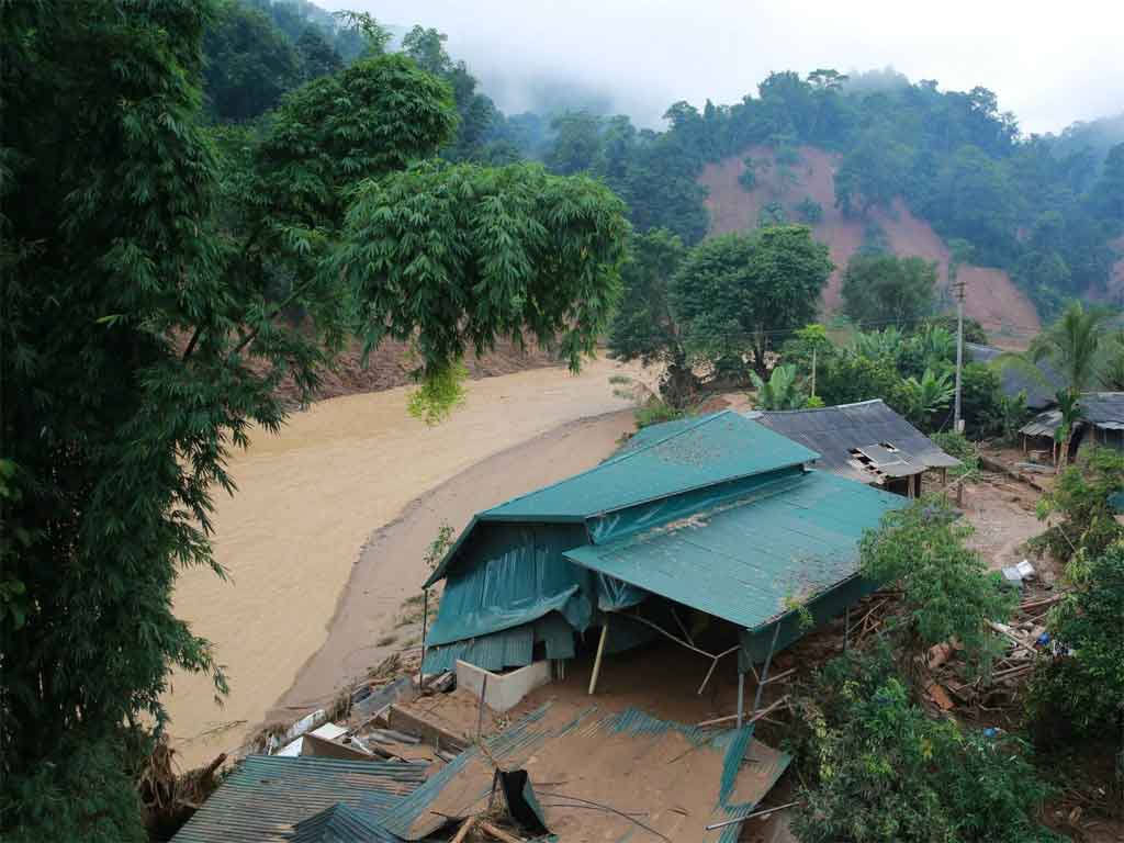 ascienden-a-ocho-los-muertos-por-inundaciones-en-vietnam