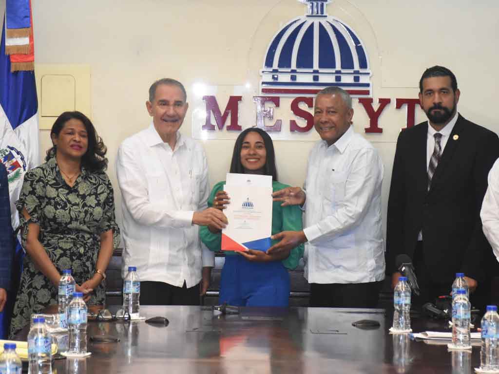 trece-jovenes-dominicanos-cursaran-especialidades-medicas-en-cuba