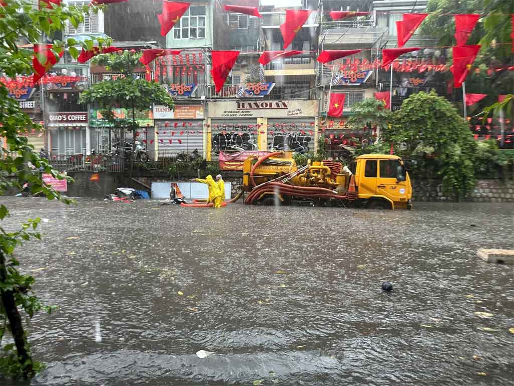 tifon-kajiki-deja-tres-muertos-y-cuantiosos-danos-en-vietnam